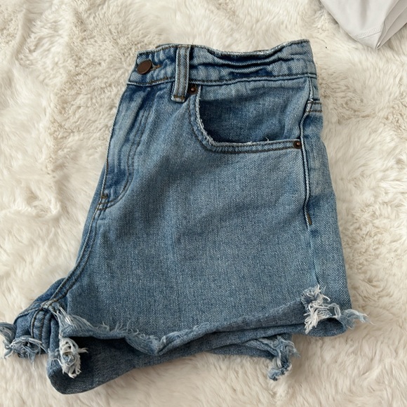 O’NEILL jean shorts size 26 - Picture 2 of 2